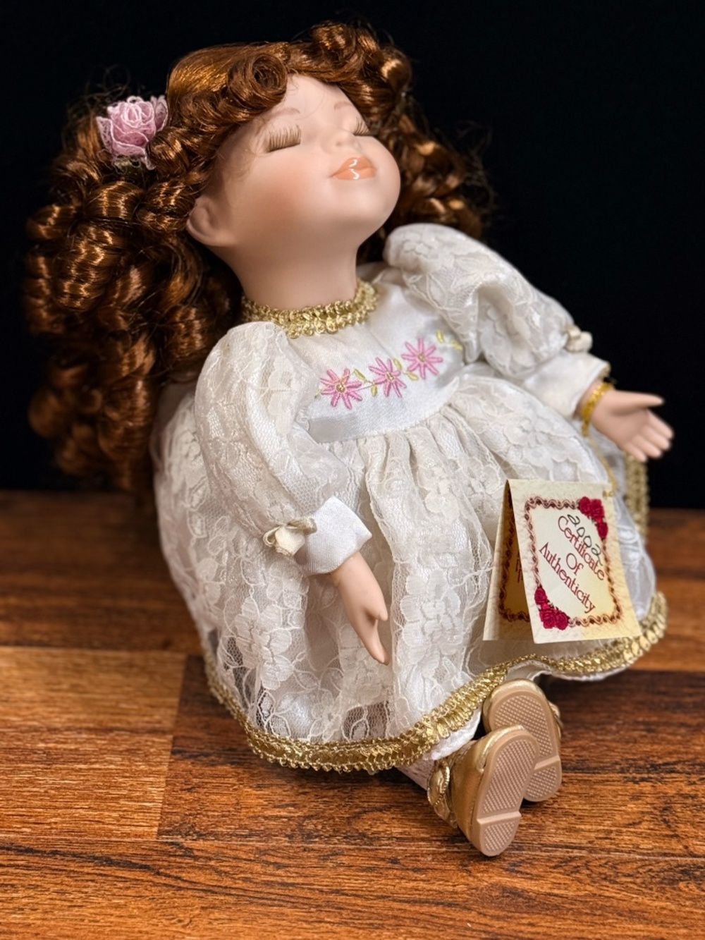 COLLECTOR’S CHOICE Porcelain Collectible Musical Doll - Picture 3 of 16